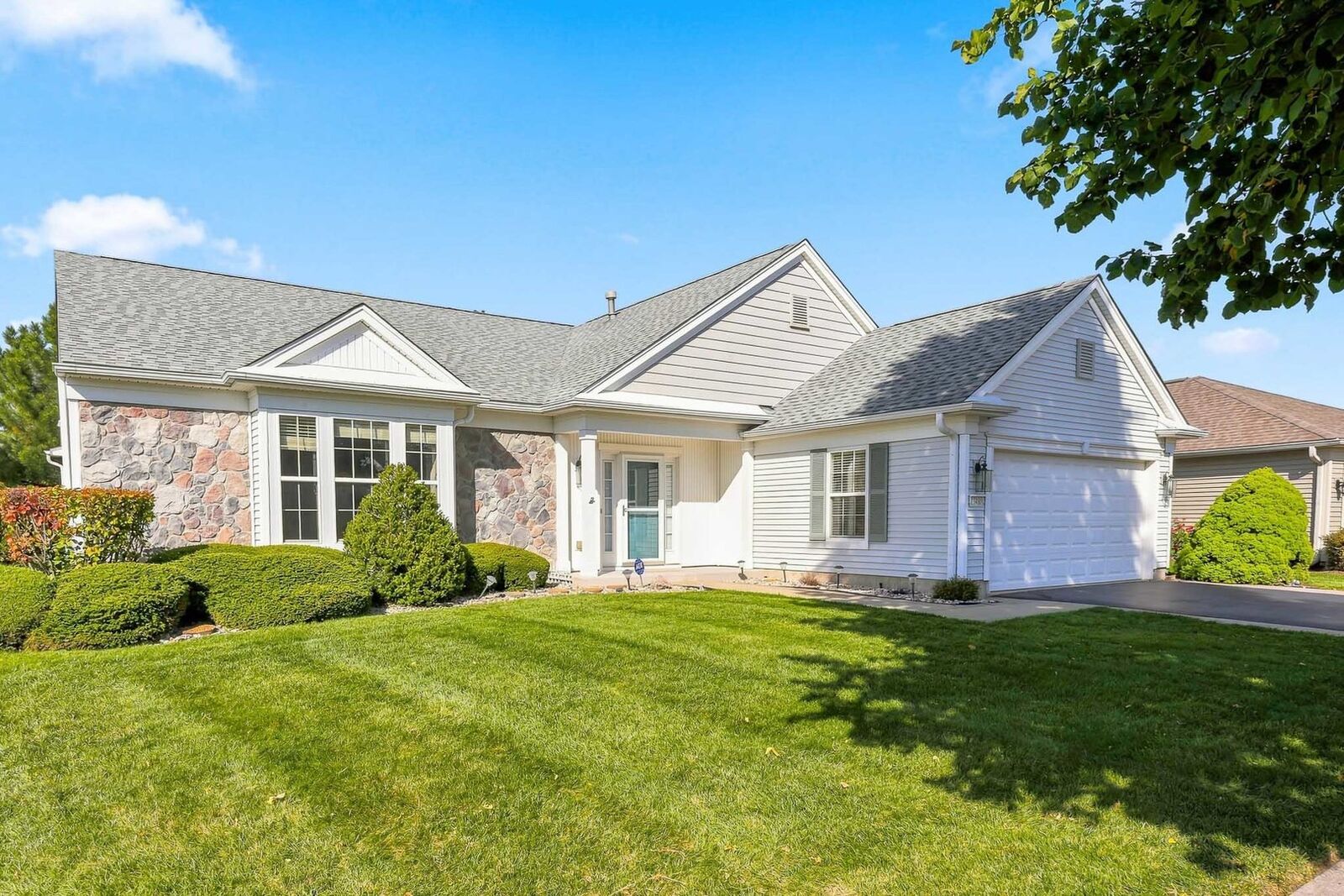Property Photo:  13480 Crestview Drive  IL 60142 