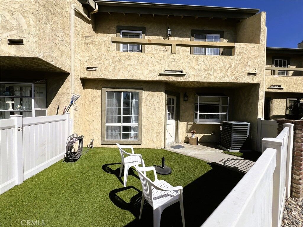Property Photo:  181 W La Verne Avenue 11  CA 91767 