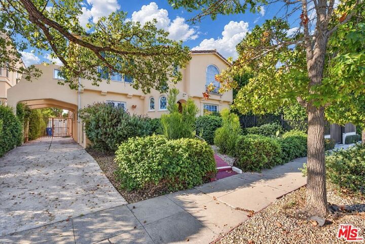 Property Photo:  7948 W 4th Street  CA 90048 