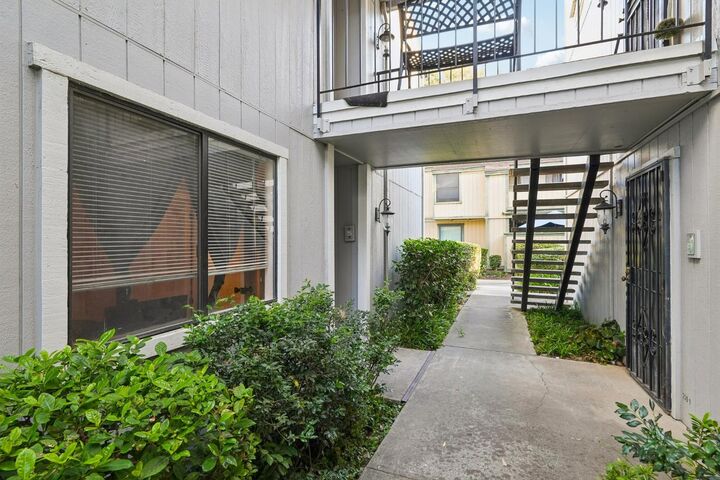Property Photo: 250 Del Verde Circle 5 CA 95833