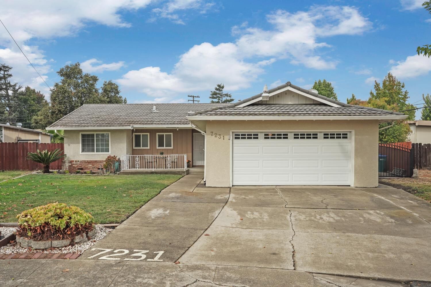 Property Photo:  7231 Stonecrest Avenue  CA 95207 