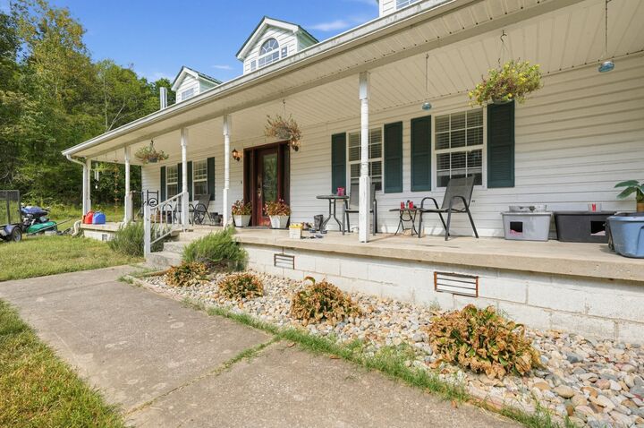 Property Photo: 607 Hulsey Branch Rd TN 38473