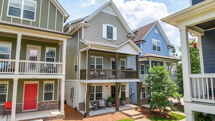 Property Photo: 622 Parkvue Place Dr TN 37221