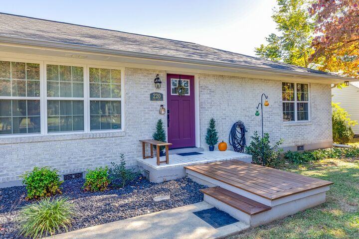 Property Photo: 220 Parkes Ave TN 38464