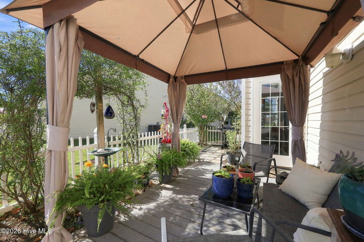 Property Photo:  111 Palmetto Place Circle  NC 28516 