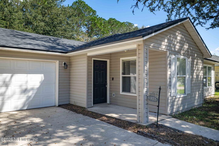 Property Photo:  6935 Kettle Creek Drive  FL 32222 