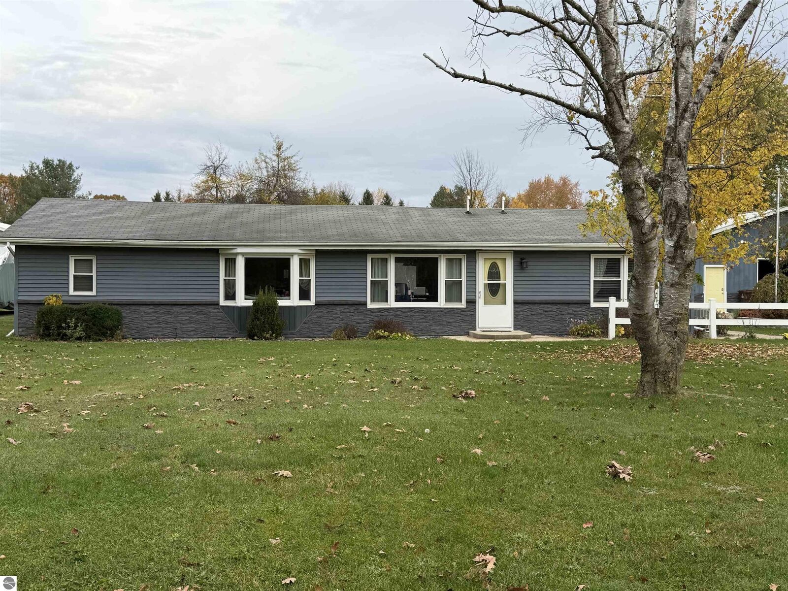 Property Photo: 4903 E Valley Road MI 48858