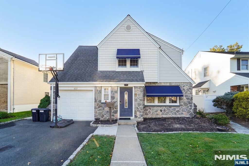 Property Photo:  822 Ramapo Avenue  NJ 07442 