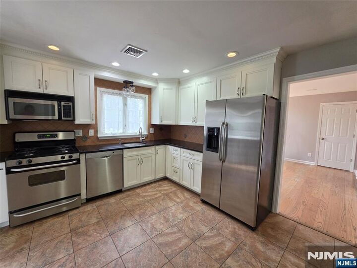 Property Photo:  15 Sweetwood Court  NJ 07054 