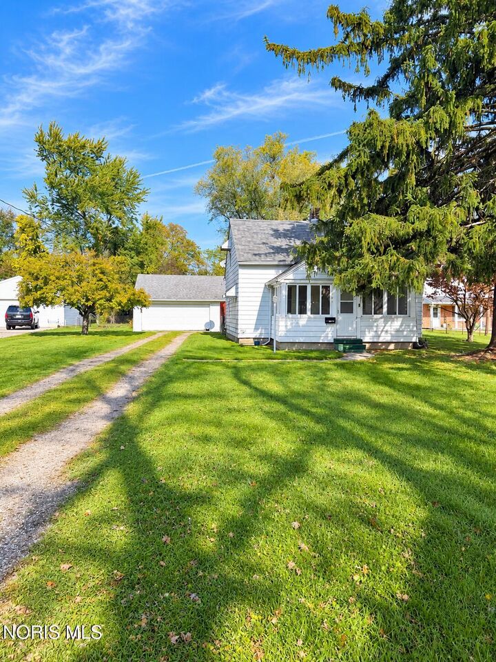 Property Photo: 5856 Carnation Drive OH 43615