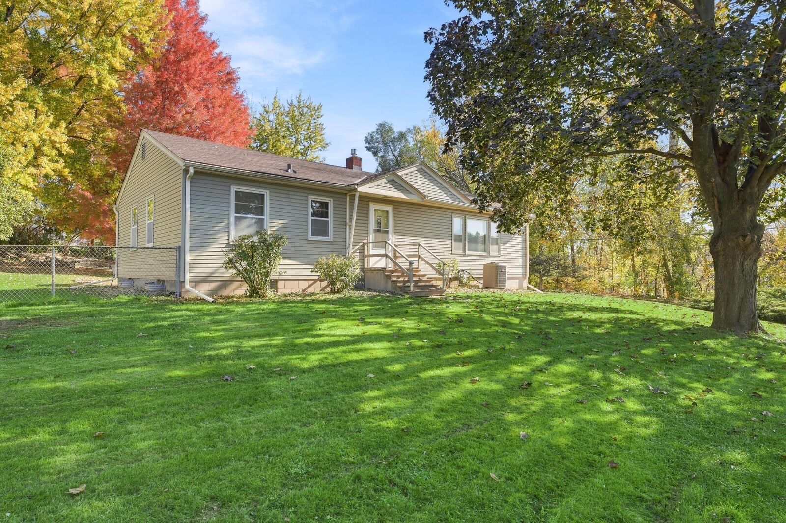 Property Photo:  1566 Albemarle Street  MN 55117 