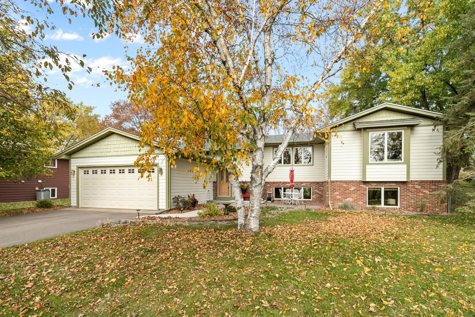 Property Photo: 555 S Oak Drive MN 55127