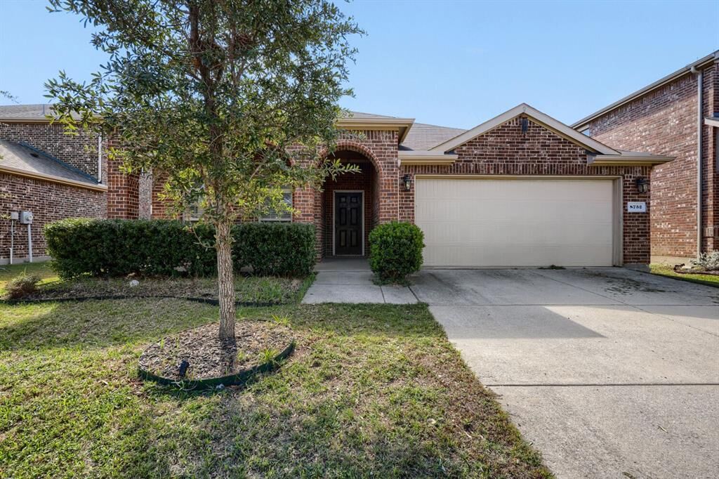 Property Photo: 8732 Yosemite Trail TX 76227