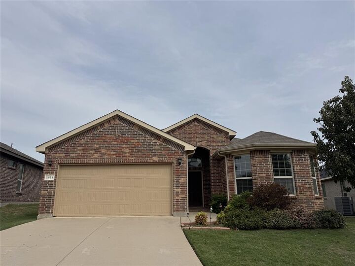 Property Photo: 2821 Saddle Creek Drive TX 76177