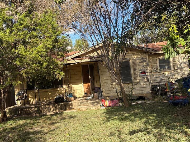 Property Photo: 206 McGaugh Avenue TX 78130