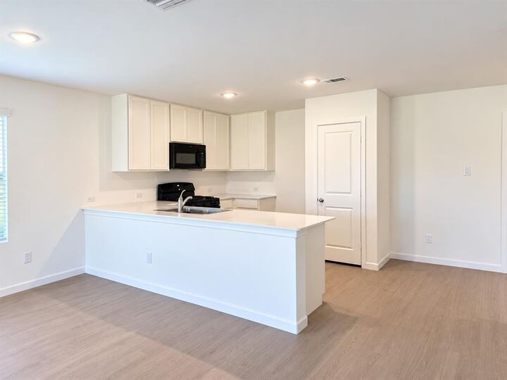 Property Photo: 2001 Chestnut Oak Court OK 73128