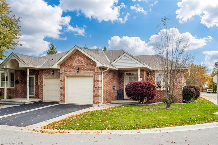 Property Photo: 11 Greentrail Drive ON L0R 1W0