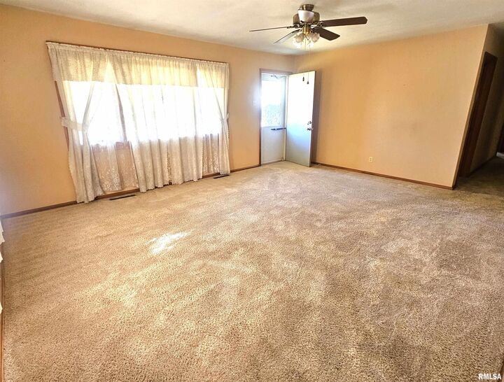Property Photo:  800 N Adams Street  IL 62656 