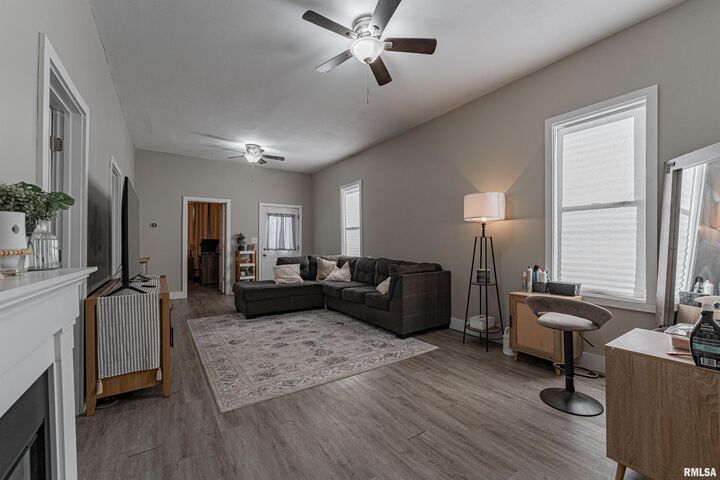 Property Photo: 401 N Hamilton Street IL 62656