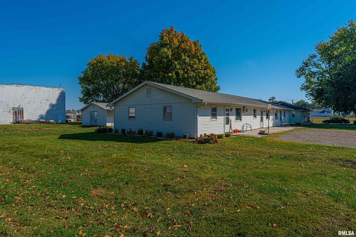Property Photo: 117 W Pine Street IL 62634