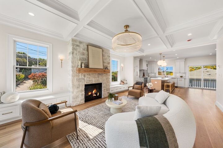 Property Photo:  4 Crescent Rd 1  MA 02494 