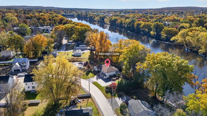 Property Photo:  1 Atkinson Circle  NH 03051 