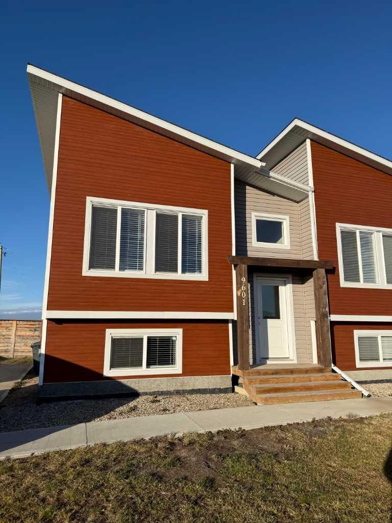 Property Photo: 9601 114 Avenue C AB T8X 0W7