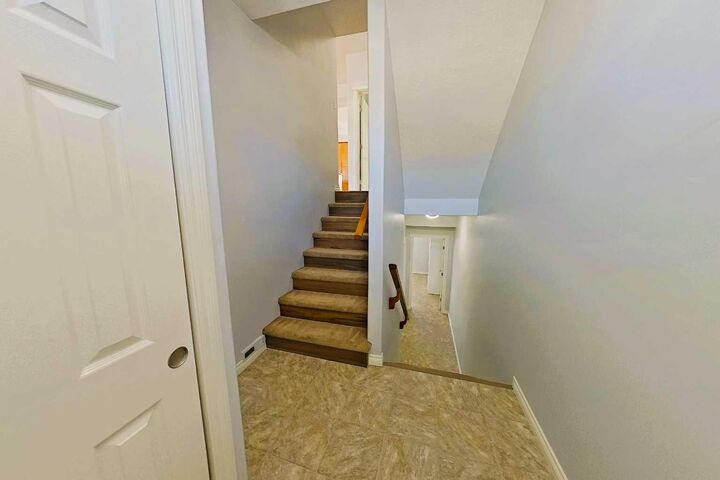Property Photo:  116 6 Avenue NE 106  AB T0G 2A2 