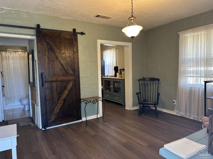 Property Photo:  49 W Carver Dr  FL 32507 