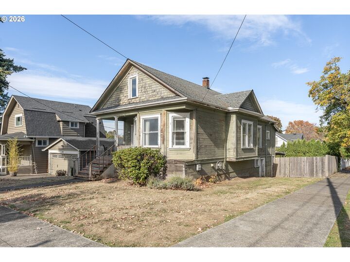 Property Photo:  4835 SE Kelly St  OR 97206 