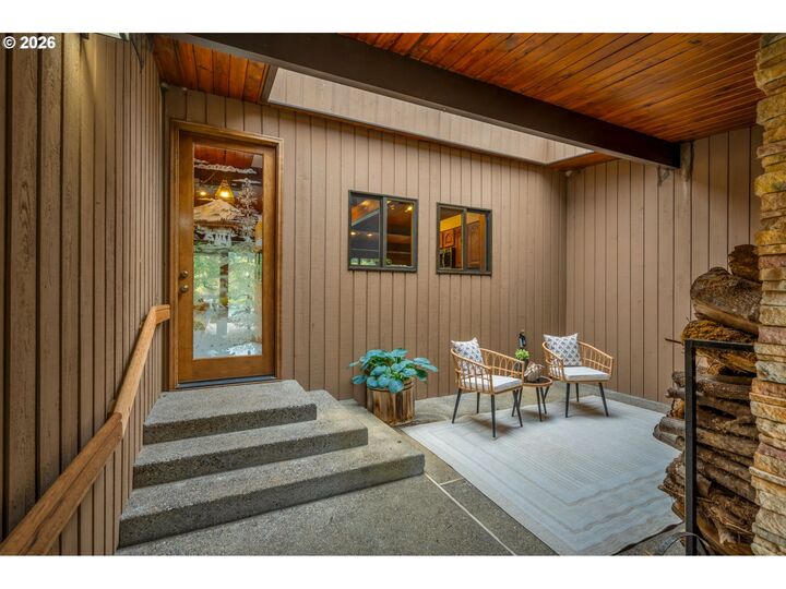 Property Photo:  230 SW Forest Cove Rd  OR 97068 