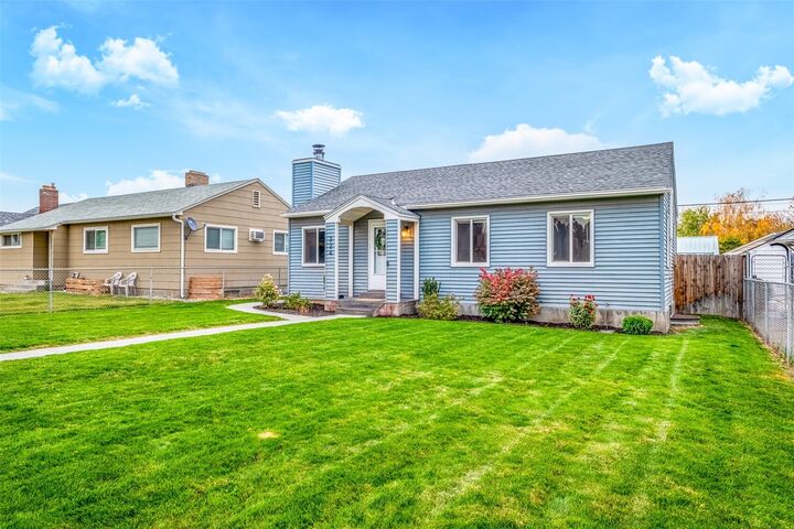 Property Photo:  224  E Street SW  WA 98823 