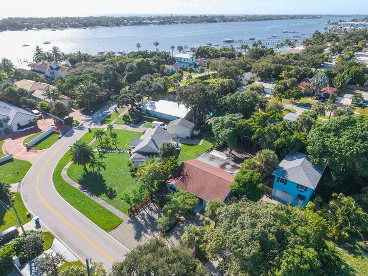 Property Photo:  545 S Lake Drive  FL 33462 