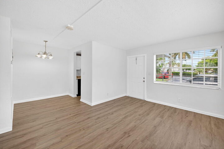 Property Photo: 3121 NE 7th Avenue C FL 33064