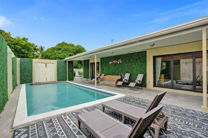 Property Photo:  1711 NE 2nd Terrace  FL 33060 