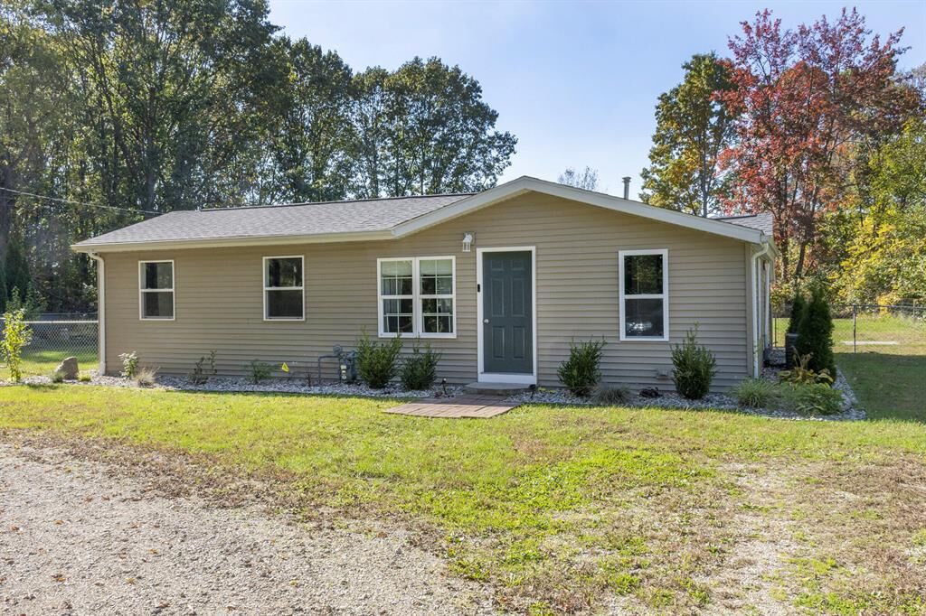 Property Photo:  71212 State Line Road  MI 49112 
