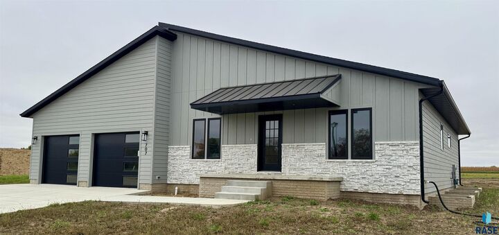 Property Photo:  707 Mill Pond Rd  IA 51246 