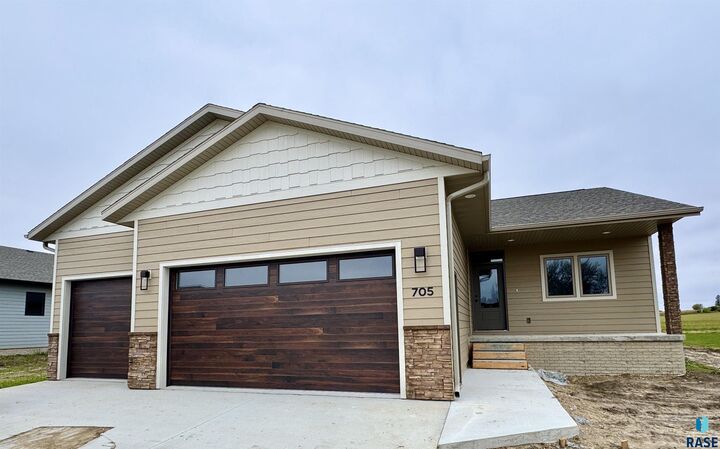 Property Photo:  705 Mill Pond Rd  IA 51246 