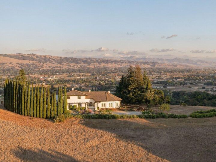 Property Photo:  825 West San Martin Avenue  CA 95046 