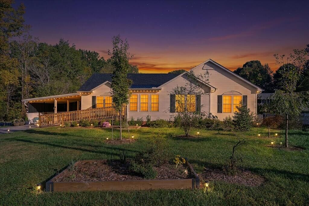 Property Photo:  1602B High St  VA 23901 