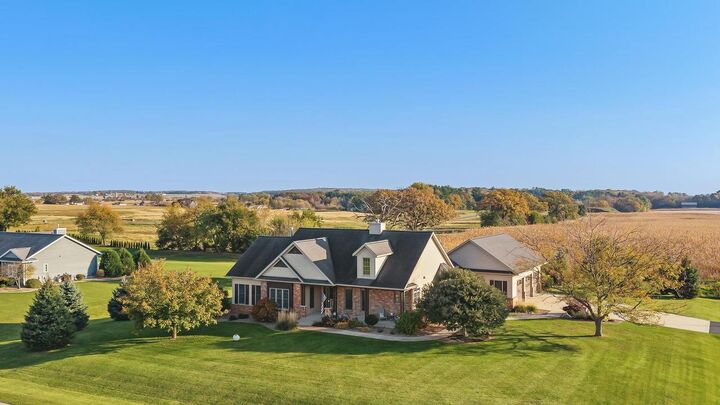 Property Photo: 4730 N Catawba Drive WI 53563