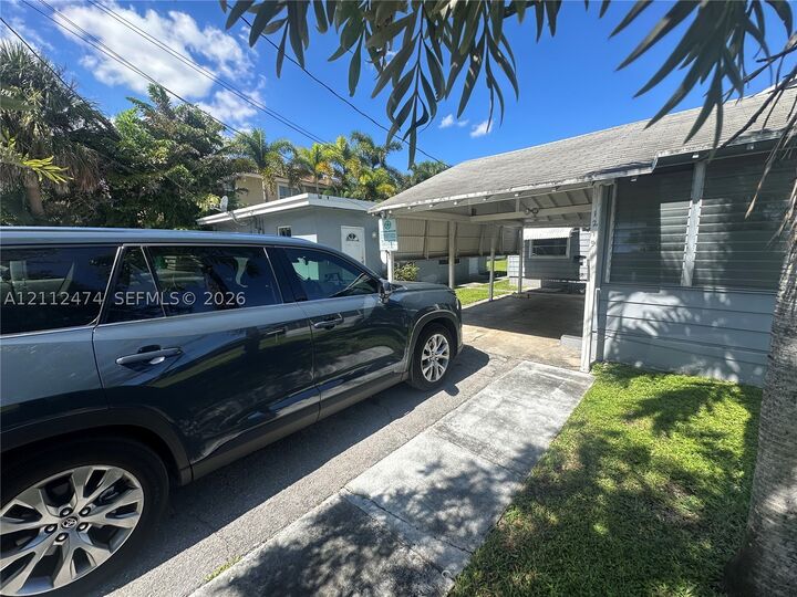 Property Photo: 1271 NE 32nd St 1279 FL 33334