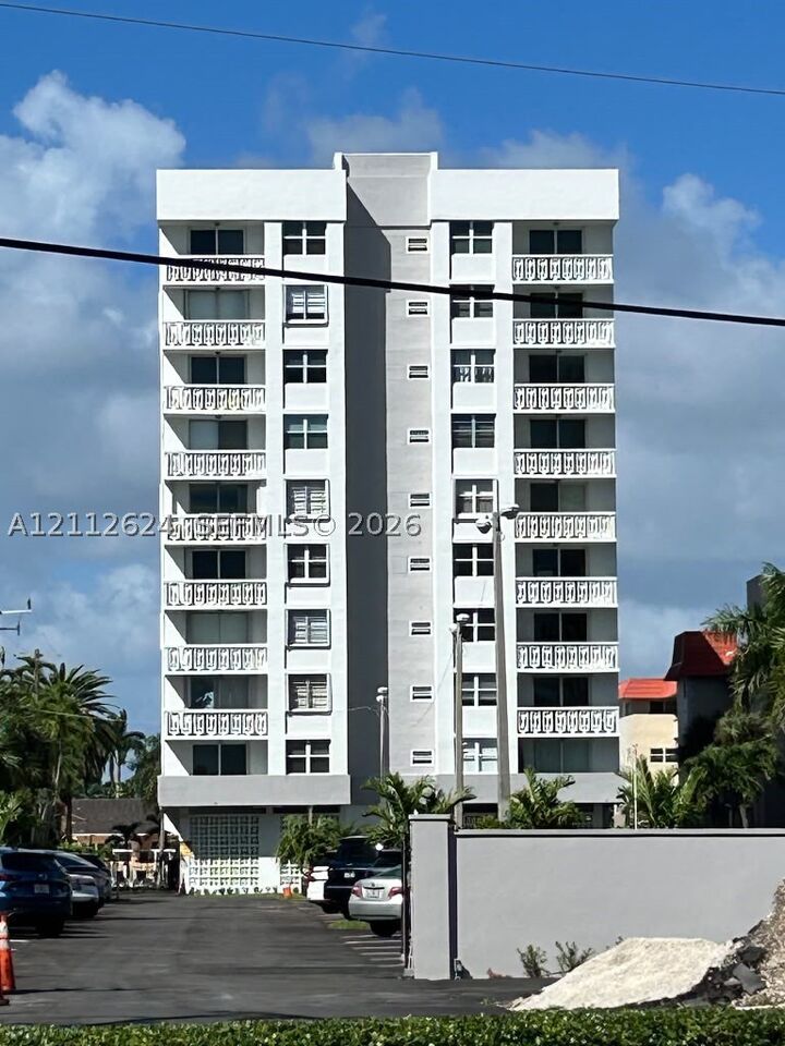 Property Photo:  3113 S Ocean Dr 302  FL 33009 