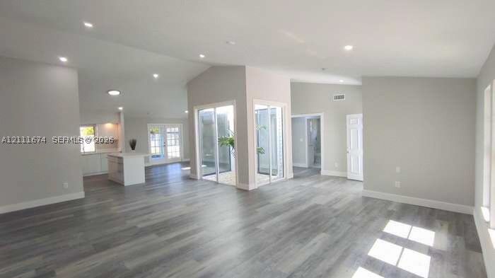 Property Photo:  333 NE Greenbrier Ave  FL 34983 