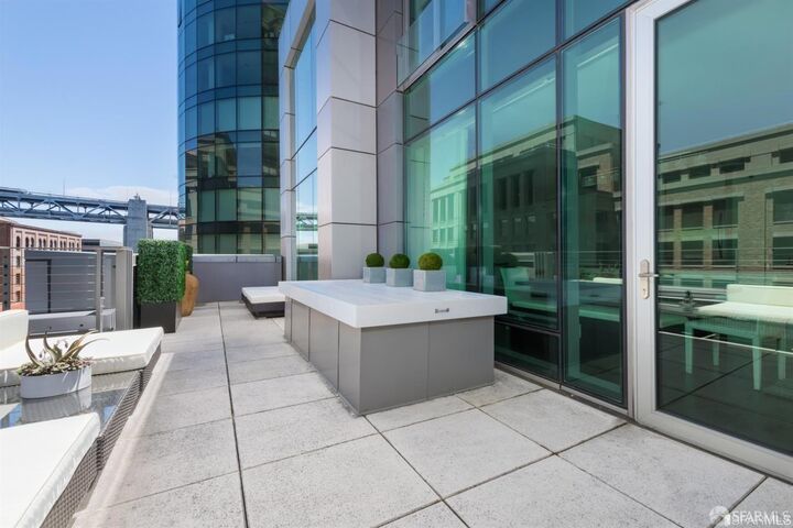 Property Photo:  318 Spear Street 7A  CA 94105 