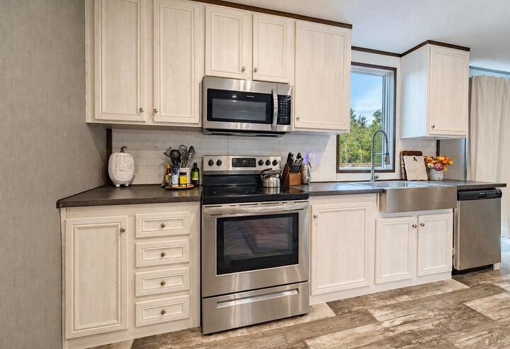 Property Photo: 4911 Bill Rosteet Road LA 70611