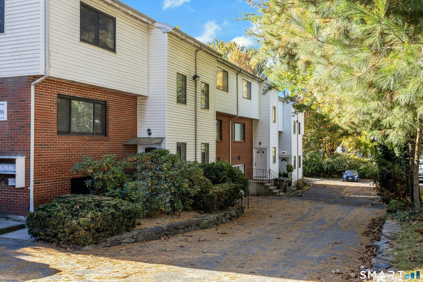 Property Photo: 422 Courtland Avenue 1 CT 06906
