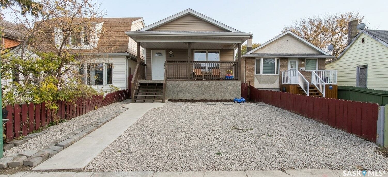 Property Photo:  1019 Rae Street  SK S4T 2B7 