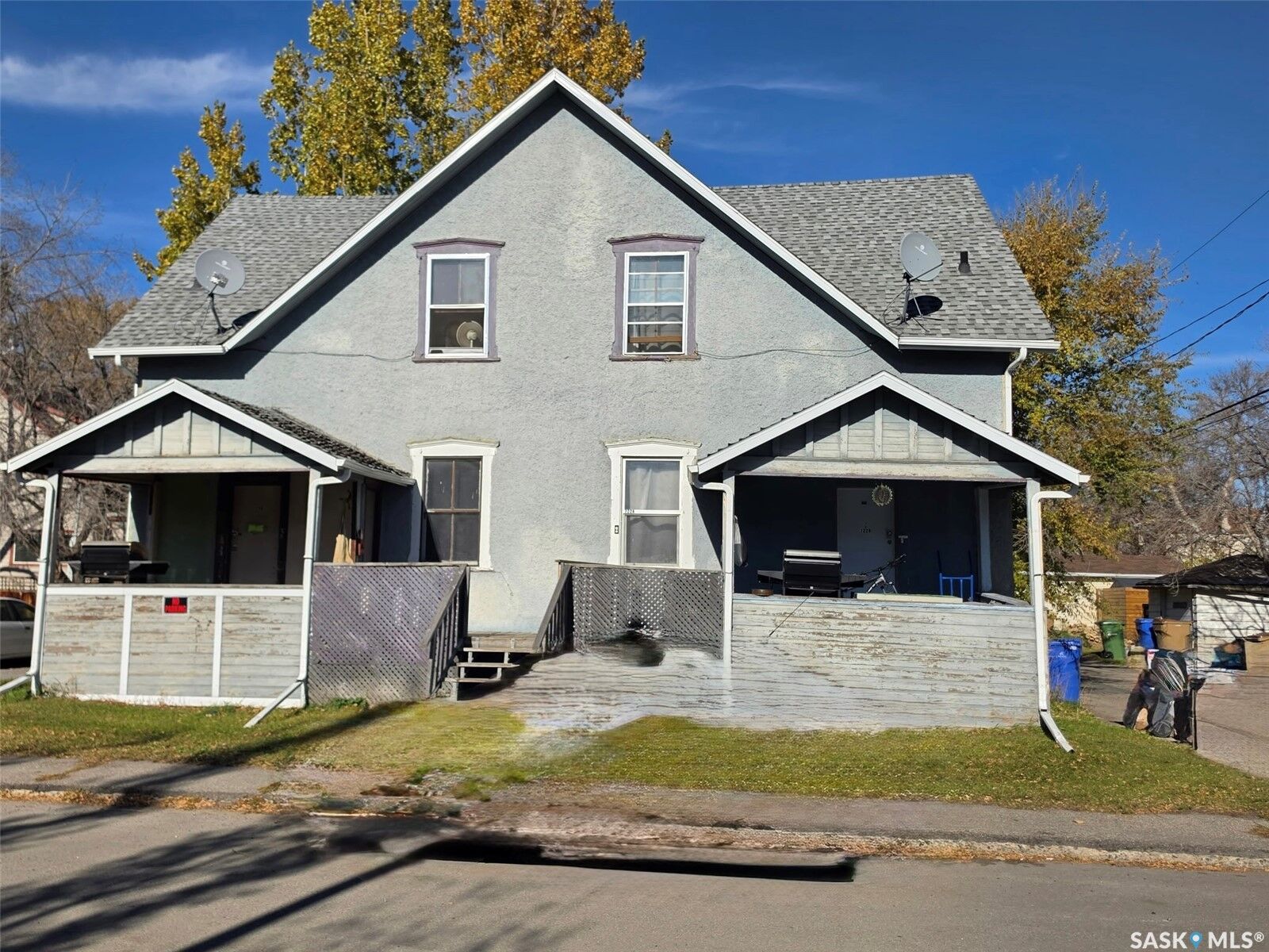 Property Photo:  722 17th Avenue  SK S4N 0Z4 