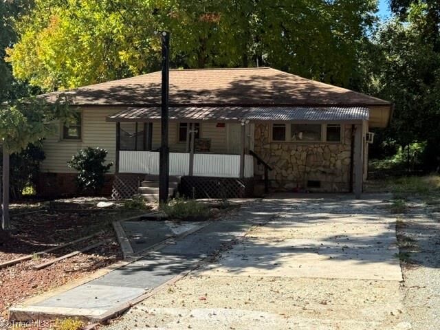 Property Photo: 1506 Hanner Street NC 27403